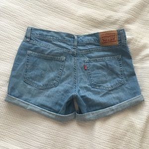 Levi's light wash roll-up shorts